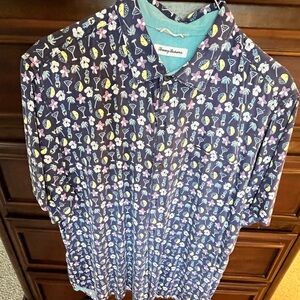 Short sleeve dress shirt.